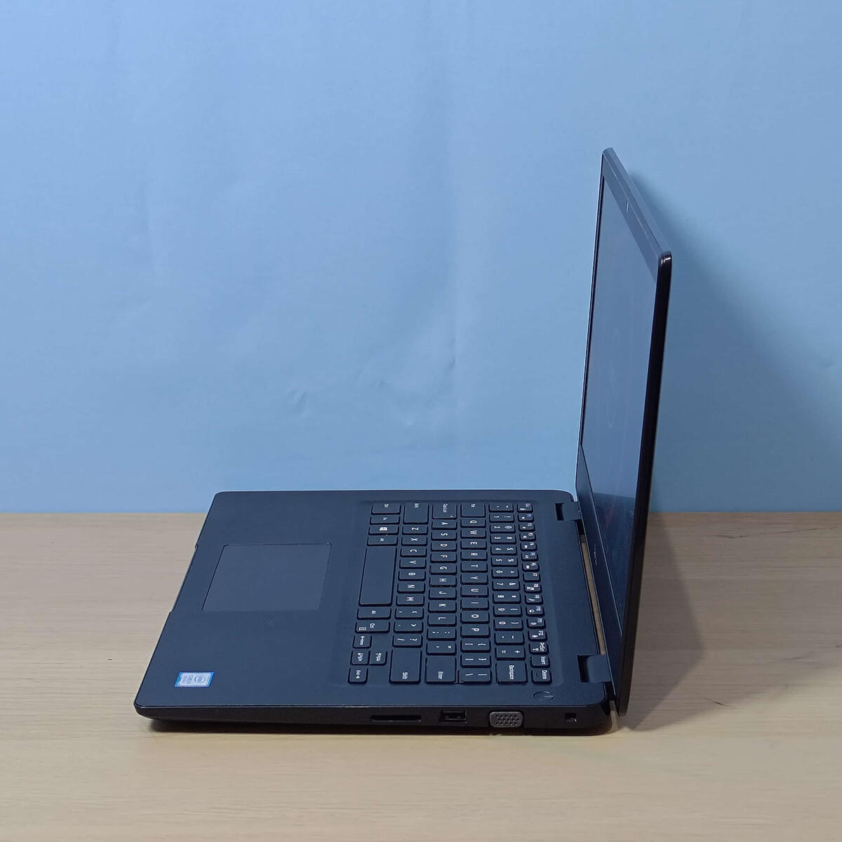 Dell Latitude 3400 Samping Kanan Dell Latitude 3400 Samping Kanan Butik Laptop