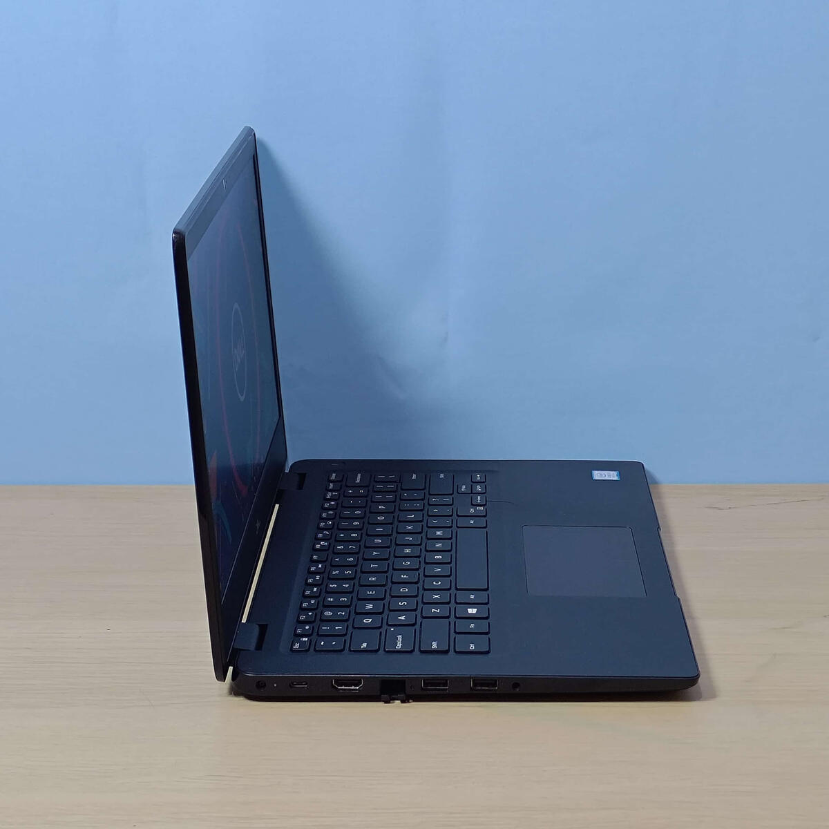 Dell Latitude 3400 Samping Kiri Dell Latitude 3400 Samping Kiri Butik Laptop